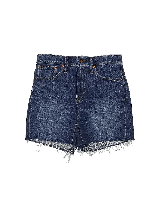 Plus Size Women's Elastic Waistband Linen Shorts in Navy Blue for a Comfortable Everyday OptionHigh-Rise Denim Shorts in Medium Wash