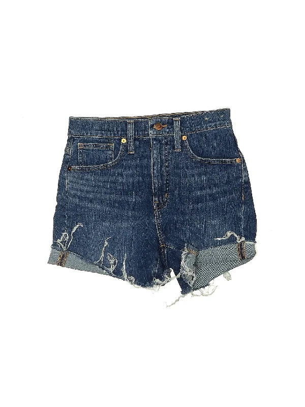 High - Waisted Plus Size Women's Denim Shorts with Distressed Details for a Trendy LookLow-Rise Denim Shorts in Medium Wash High - Waisted Plus Size Women's Denim Shorts with Distressed Details for a Trendy LookLow-Rise Denim Shorts in Medium Wash