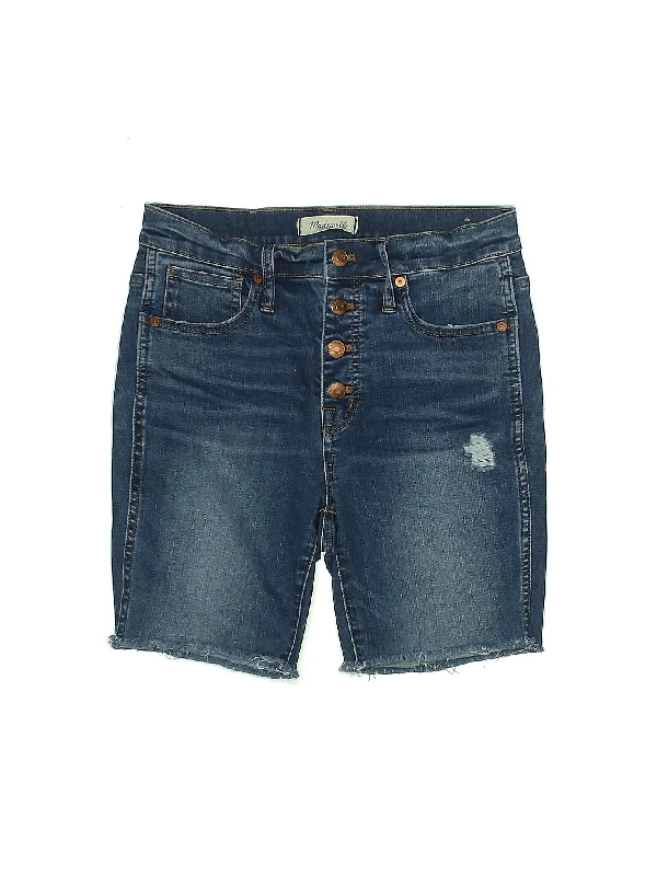 Women's Ruffled Hem Denim Shorts in Light Wash for a Feminine and Fashionable StyleMid-Rise Denim Shorts in Medium Wash