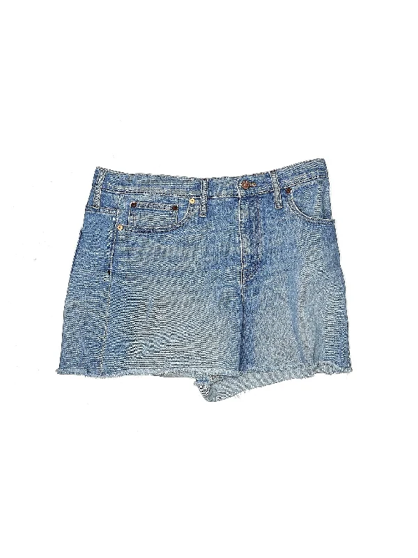 Mid-Rise Denim Shorts in Medium Wash