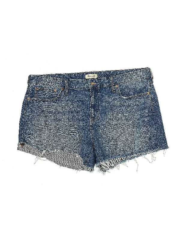 Mid-Rise Denim Shorts in Medium Wash