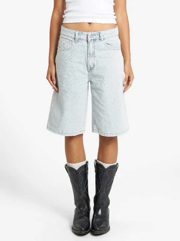 Plus Size Women's Denim Bermuda Shorts in Dark Wash for a Classic and Sophisticated StyleSyd Baggy Short - Faded Dust Blue