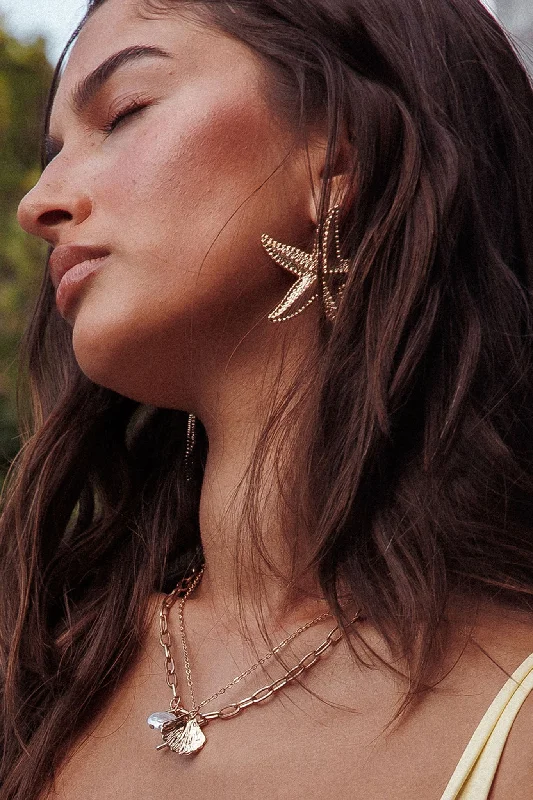 Halter Neck Women Dress to Show Off the Shoulders and NecklineDelphin Starfish Drop Earrings Gold Halter Neck Women Dress to Show Off the Shoulders and NecklineDelphin Starfish Drop Earrings Gold