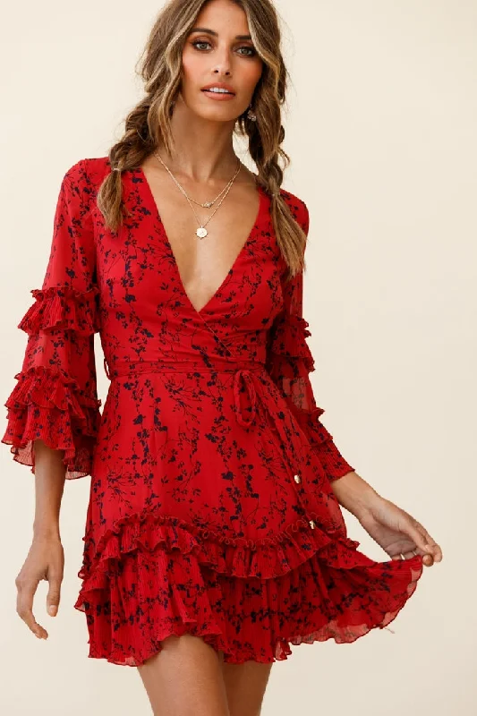 Little Black Women Dress with Sequins for a Glamorous Night OutErica Bell Sleeve Accordion Pleat Dress Floral Print Red Little Black Women Dress with Sequins for a Glamorous Night OutErica Bell Sleeve Accordion Pleat Dress Floral Print Red