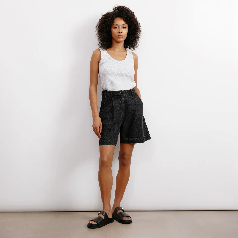 Sleeveless Denim Top for a Cool Summer LookBlack Denim Bermuda Pleat Shorts