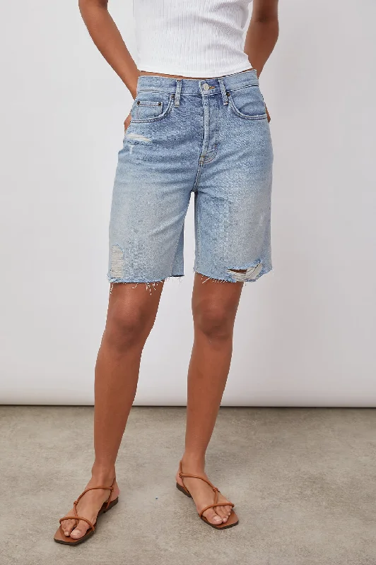 Distressed Denim Top for a Trendy and Edgy LookBEACHWOOD SHORT - LIGHT VINTAGE DISTRESS
