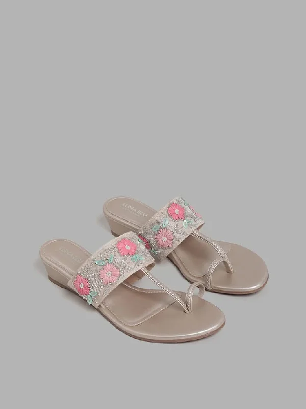 Bermuda Women Shorts for a Classic and Sophisticated LookLUNA BLU Beige Floral Embroidered Toe Ring Sandals